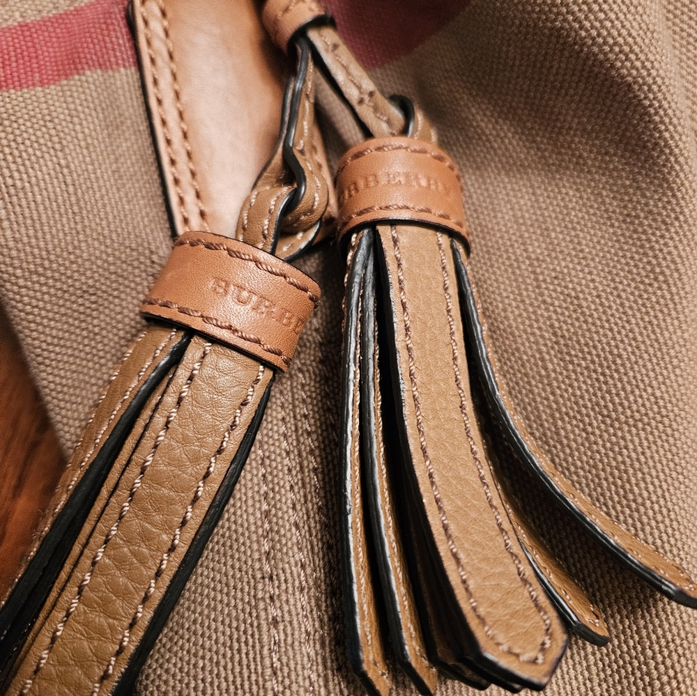 Burberry Ashby Bucket bag - Picture 3 of 12